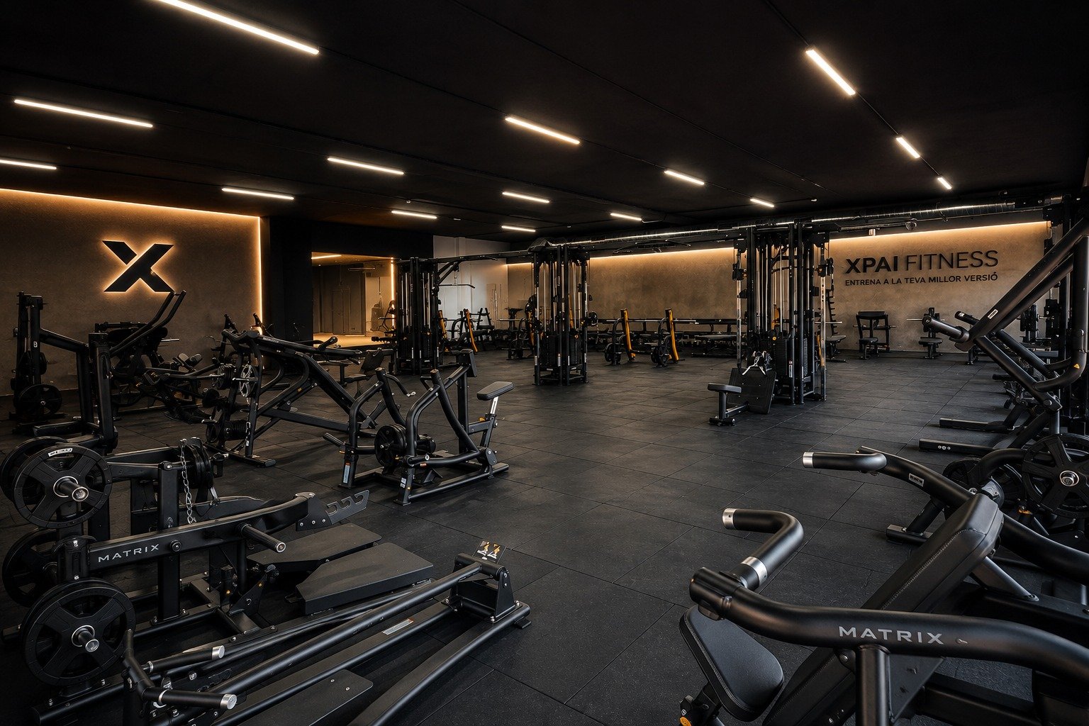 Sala principal de XPAI Fitness a Salt: espai ampli, lluminós i ordenat
