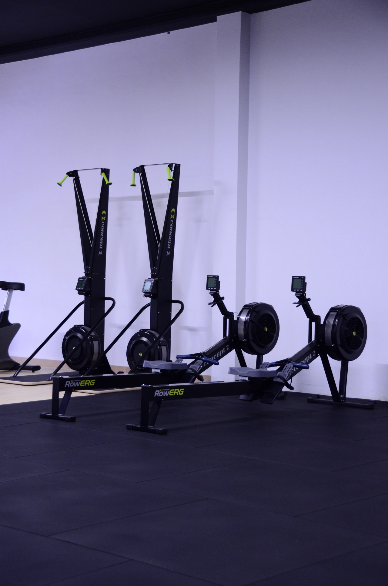 SkiErg i rems de la zona funcional i HYROX d’XPAI FITNESS